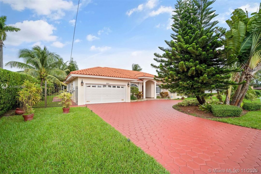 Недавно продано: $579,900 (4 спален, 3 ванн, 2205 Квадратных фут)