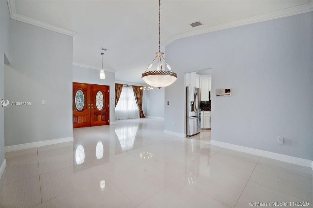 Недавно продано: $579,900 (4 спален, 3 ванн, 2205 Квадратных фут)