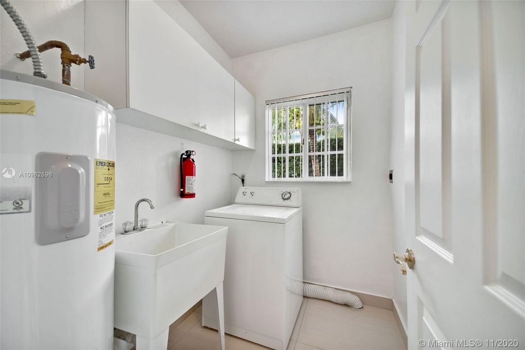 Недавно продано: $579,900 (4 спален, 3 ванн, 2205 Квадратных фут)