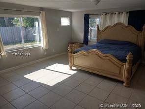 Vendido Recientemente: $335,000 (4 camas, 2 baños, 2148 Pies cuadrados)