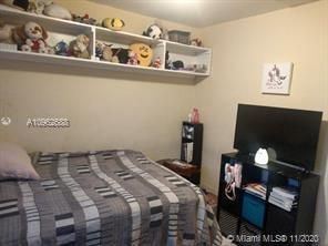 Vendido Recientemente: $335,000 (4 camas, 2 baños, 2148 Pies cuadrados)