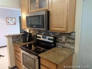 Vendido Recientemente: $335,000 (4 camas, 2 baños, 2148 Pies cuadrados)