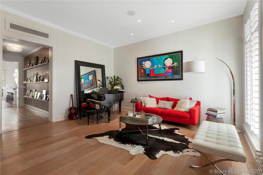Recently Rented: $9,000 (4 beds, 4 baths, 3485 Square Feet)