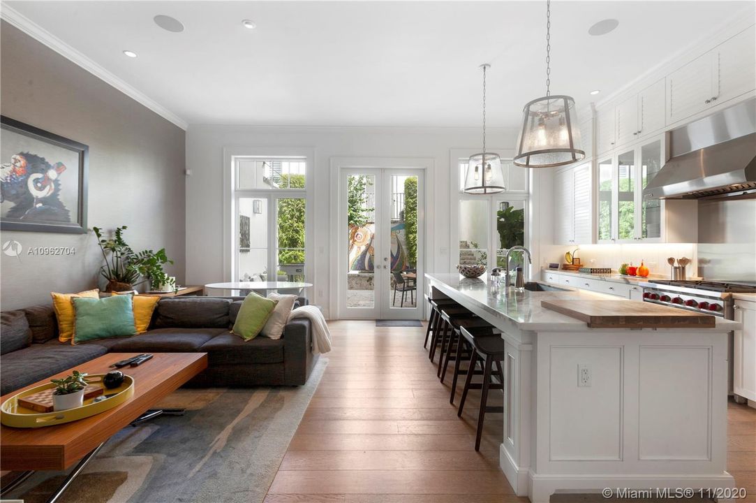 Recently Rented: $9,000 (4 beds, 4 baths, 3485 Square Feet)