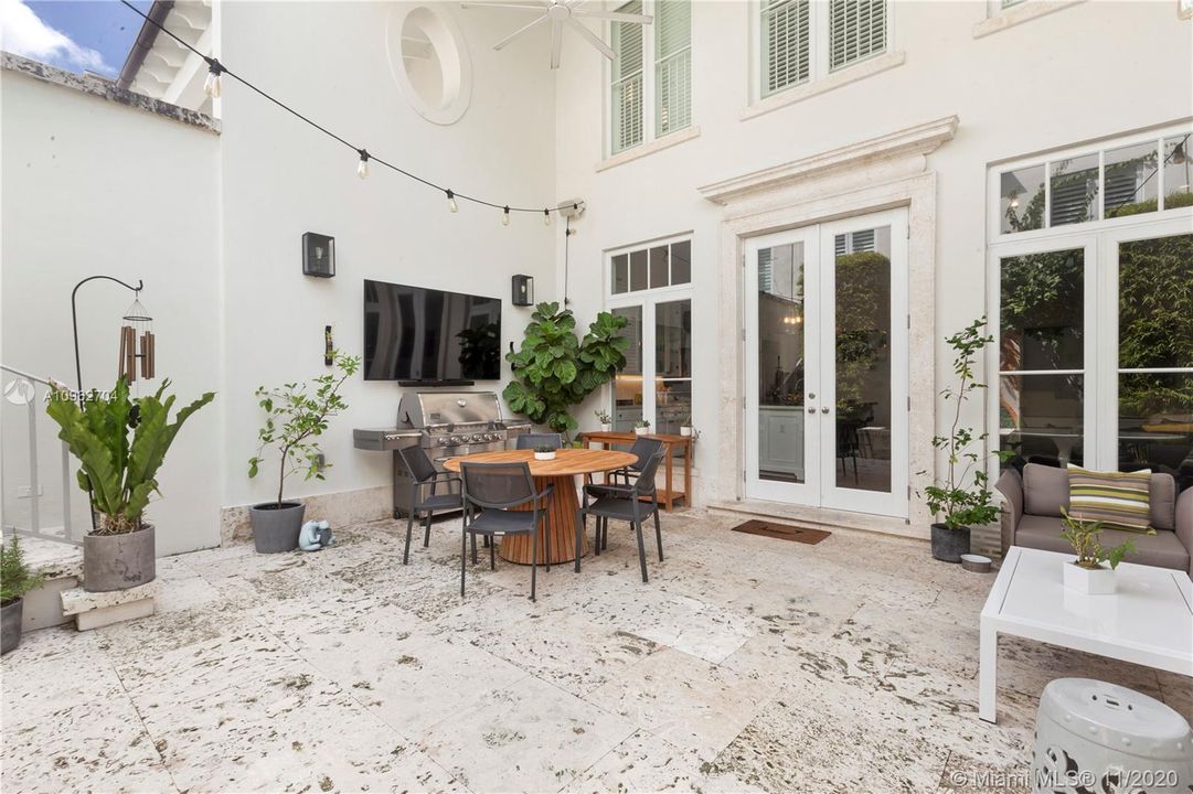Recently Rented: $9,000 (4 beds, 4 baths, 3485 Square Feet)
