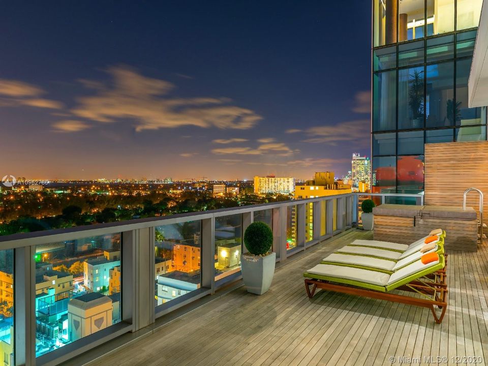 Recently Sold: $7,900,000 (3 beds, 3 baths, 3725 Square Feet)