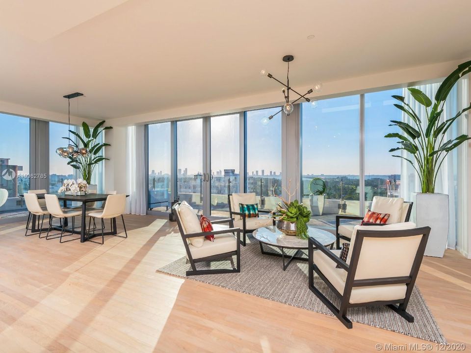 Recently Sold: $7,900,000 (3 beds, 3 baths, 3725 Square Feet)