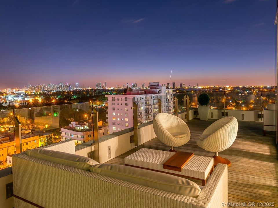 Recently Sold: $7,900,000 (3 beds, 3 baths, 3725 Square Feet)