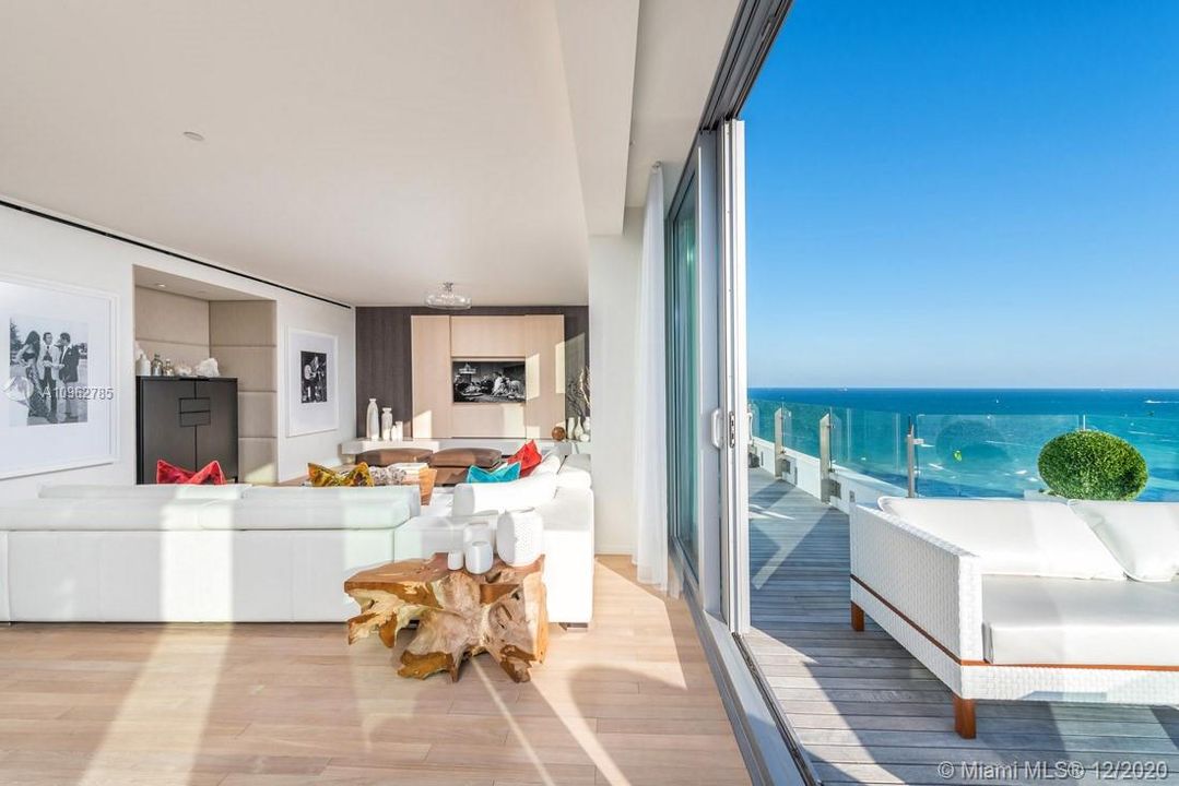 Recently Sold: $7,900,000 (3 beds, 3 baths, 3725 Square Feet)