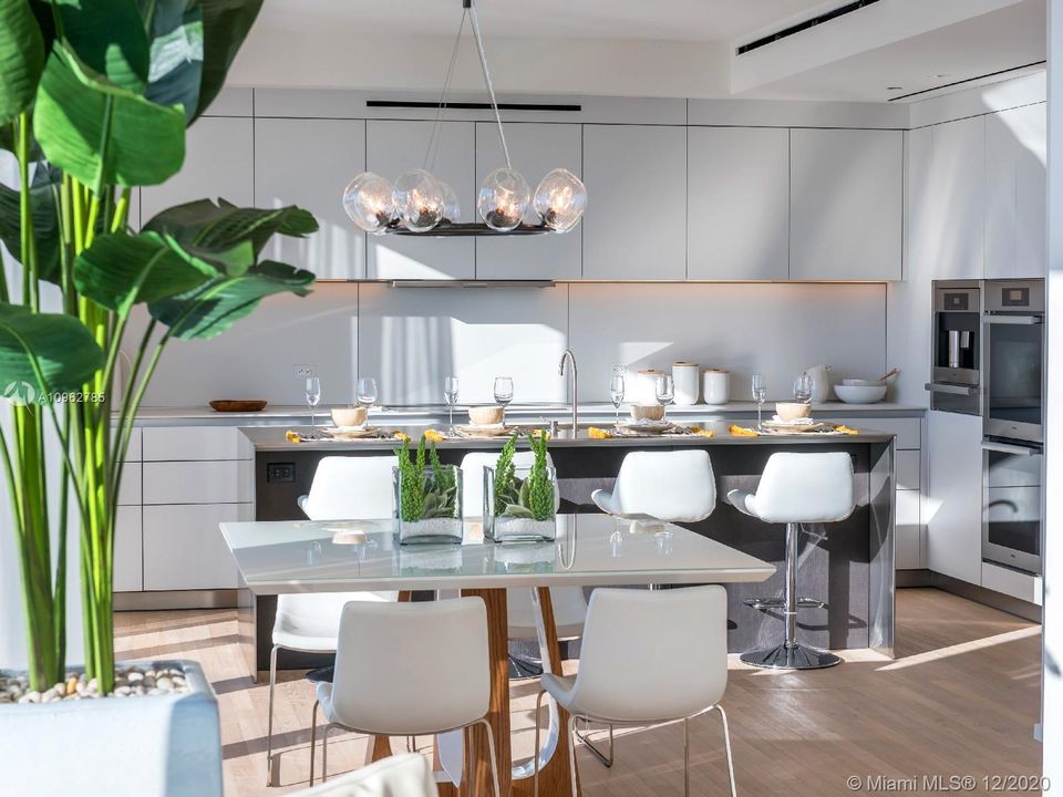 Recently Sold: $7,900,000 (3 beds, 3 baths, 3725 Square Feet)