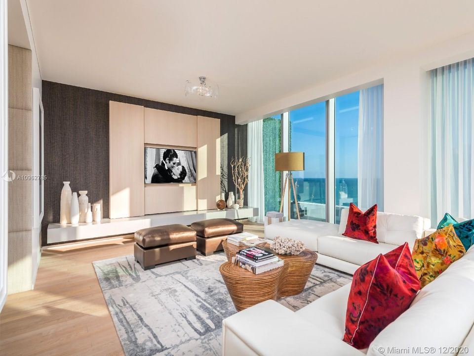 Recently Sold: $7,900,000 (3 beds, 3 baths, 3725 Square Feet)