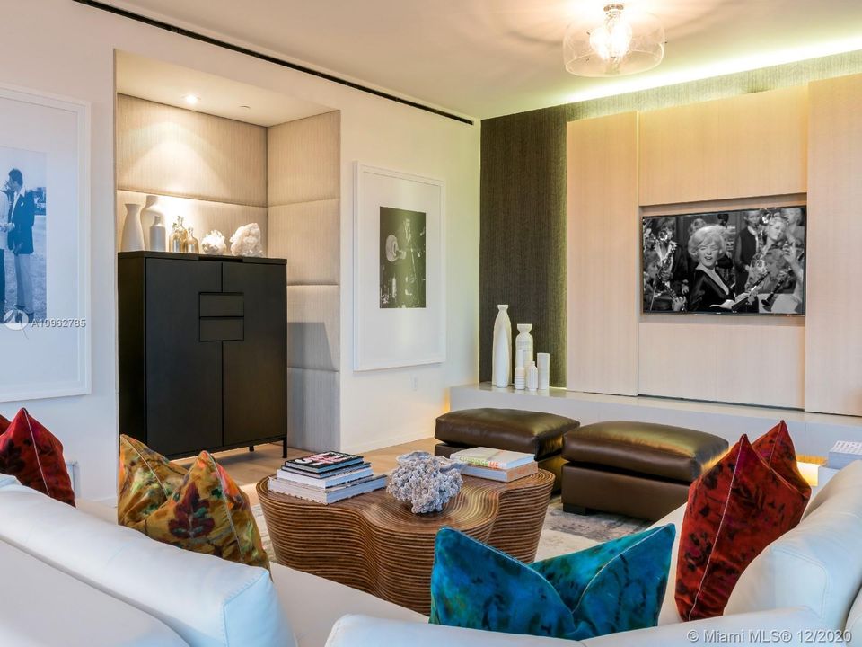 Recently Sold: $7,900,000 (3 beds, 3 baths, 3725 Square Feet)