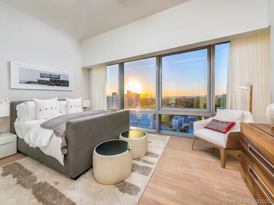 Recently Sold: $7,900,000 (3 beds, 3 baths, 3725 Square Feet)