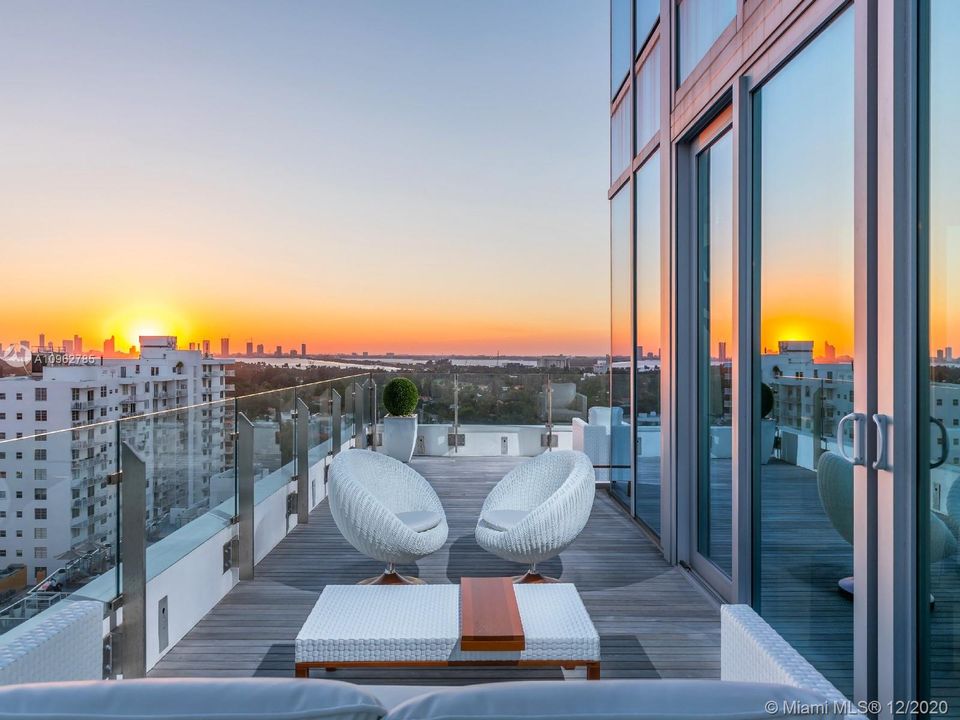 Recently Sold: $7,900,000 (3 beds, 3 baths, 3725 Square Feet)