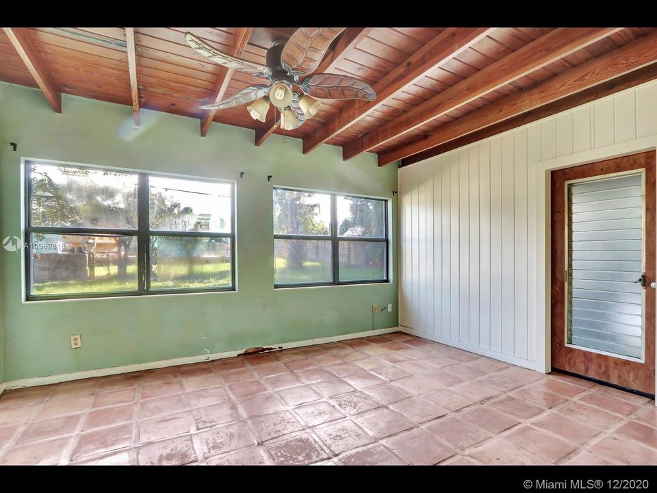 Recently Sold: $189,000 (2 beds, 1 baths, 1088 Square Feet)