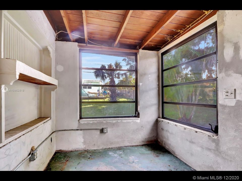 Recently Sold: $189,000 (2 beds, 1 baths, 1088 Square Feet)