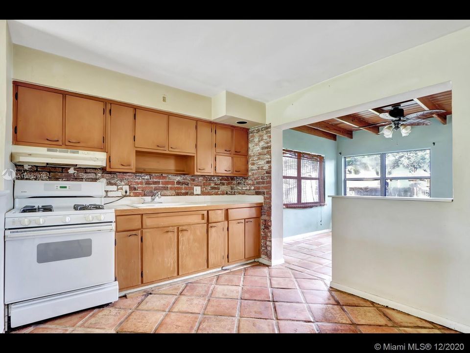 Recently Sold: $189,000 (2 beds, 1 baths, 1088 Square Feet)