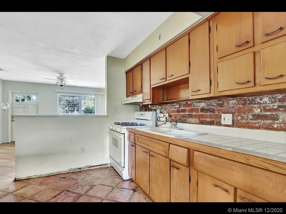 Recently Sold: $189,000 (2 beds, 1 baths, 1088 Square Feet)