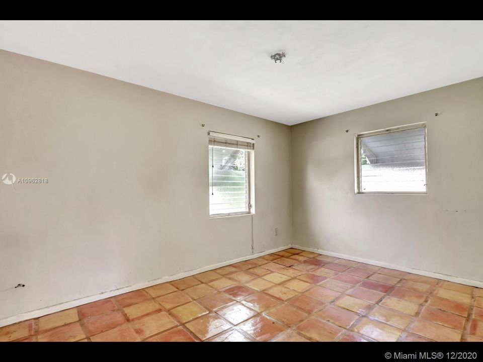 Recently Sold: $189,000 (2 beds, 1 baths, 1088 Square Feet)