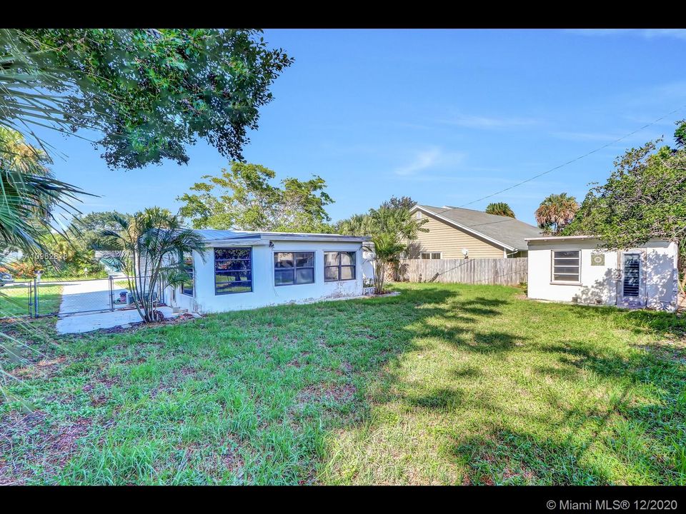 Recently Sold: $189,000 (2 beds, 1 baths, 1088 Square Feet)