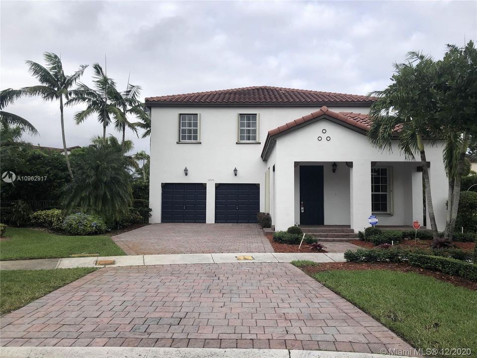 Recently Rented: $3,350 (4 beds, 3 baths, 3080 Square Feet)