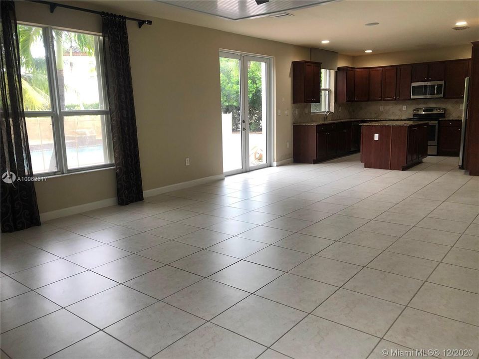 Recently Rented: $3,350 (4 beds, 3 baths, 3080 Square Feet)