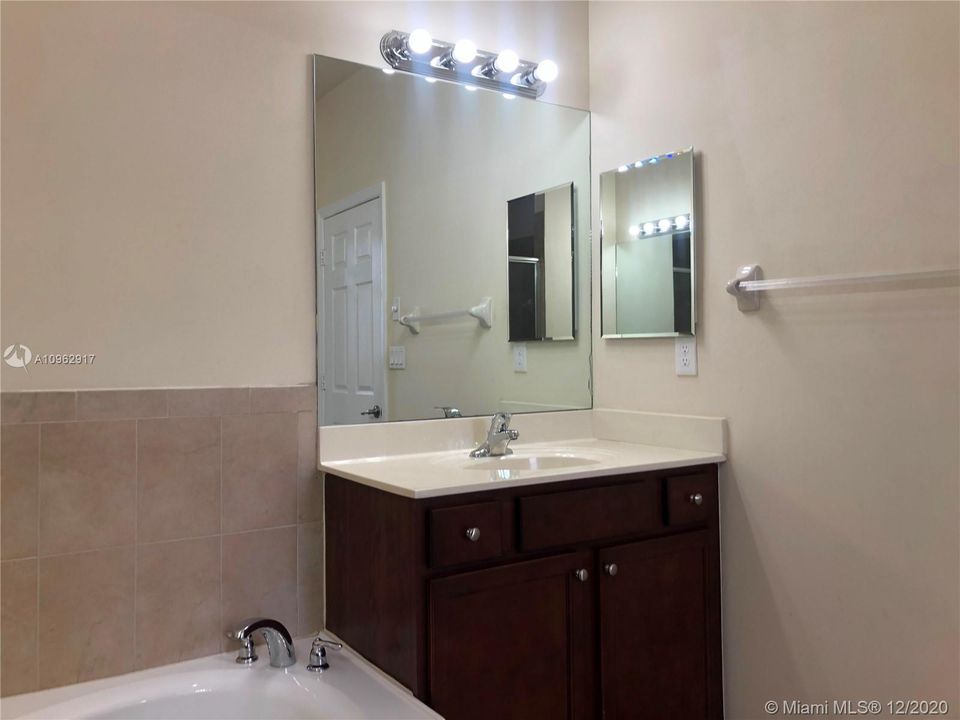 Recently Rented: $3,350 (4 beds, 3 baths, 3080 Square Feet)