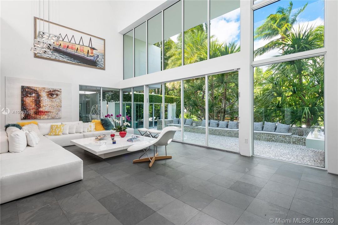 Recently Sold: $10,440,000 (4 beds, 4 baths, 6661 Square Feet)