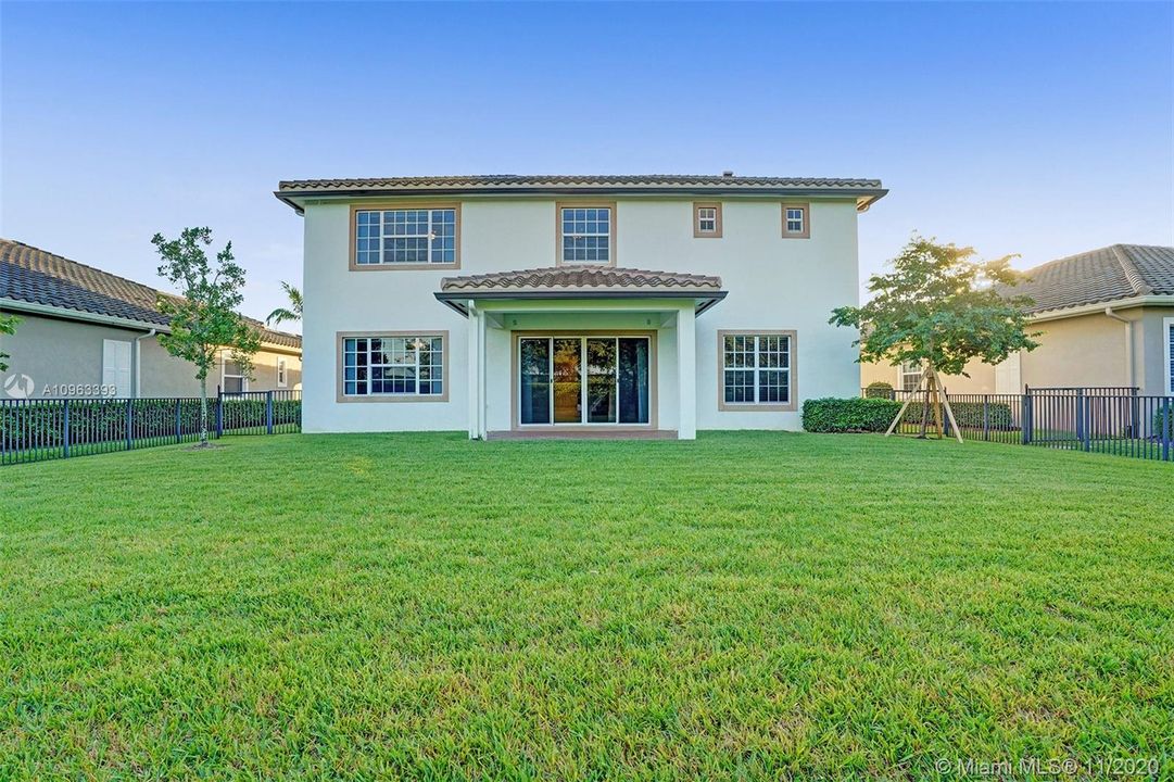 Recently Sold: $711,800 (5 beds, 4 baths, 3526 Square Feet)