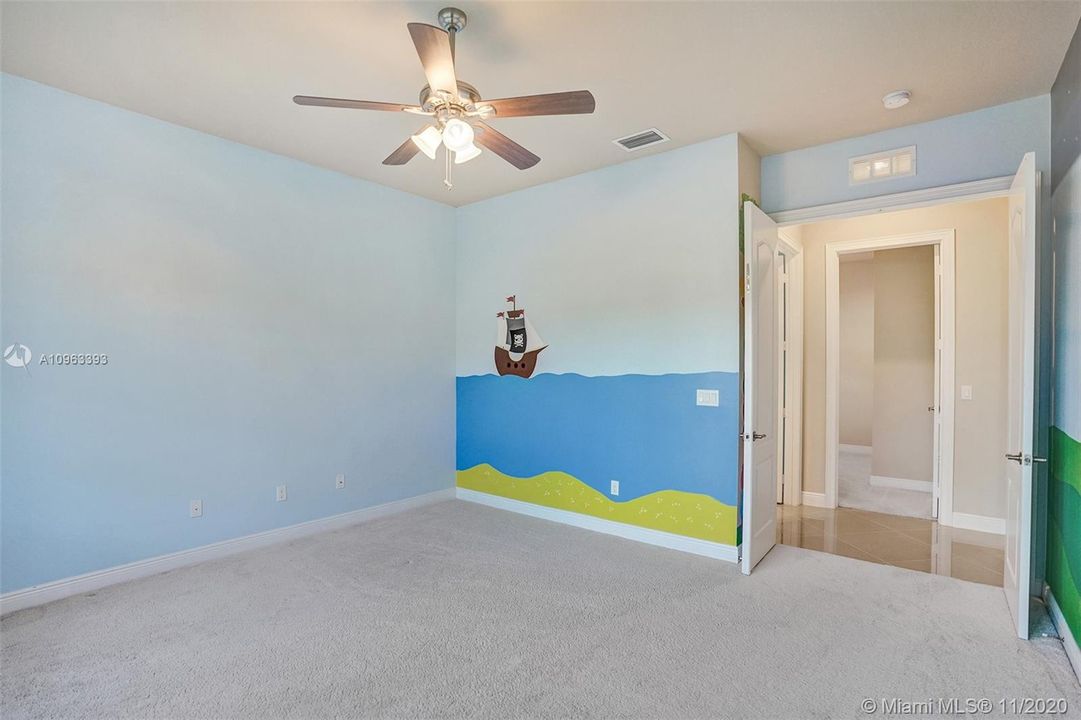 Recently Sold: $711,800 (5 beds, 4 baths, 3526 Square Feet)