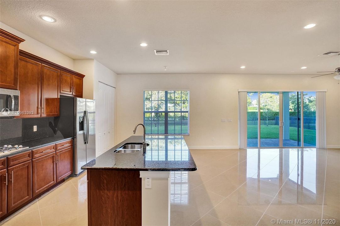 Recently Sold: $711,800 (5 beds, 4 baths, 3526 Square Feet)