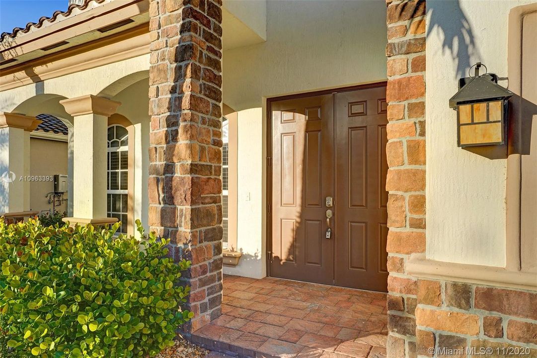 Recently Sold: $711,800 (5 beds, 4 baths, 3526 Square Feet)