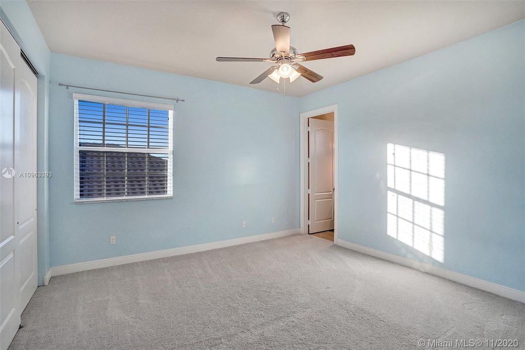 Recently Sold: $711,800 (5 beds, 4 baths, 3526 Square Feet)