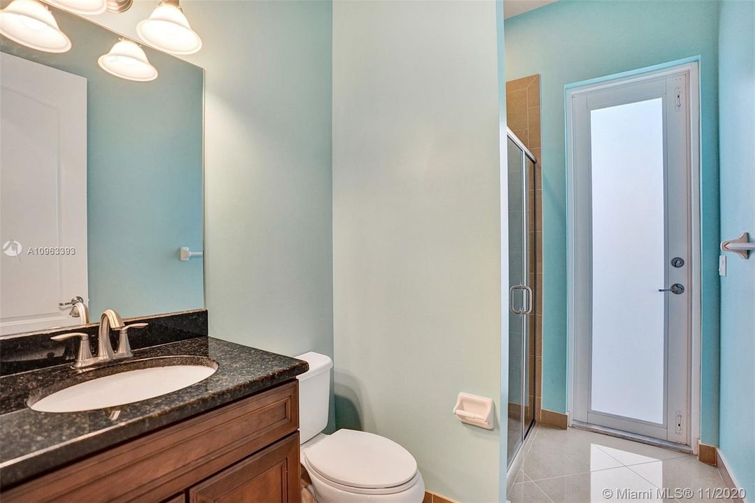 Recently Sold: $711,800 (5 beds, 4 baths, 3526 Square Feet)