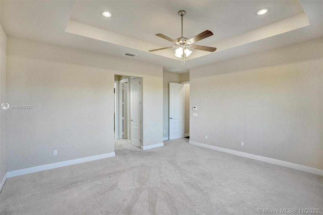 Recently Sold: $711,800 (5 beds, 4 baths, 3526 Square Feet)