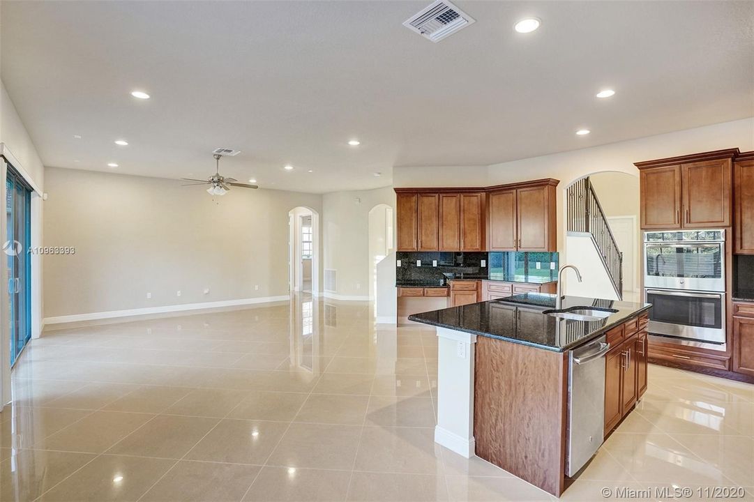 Recently Sold: $711,800 (5 beds, 4 baths, 3526 Square Feet)