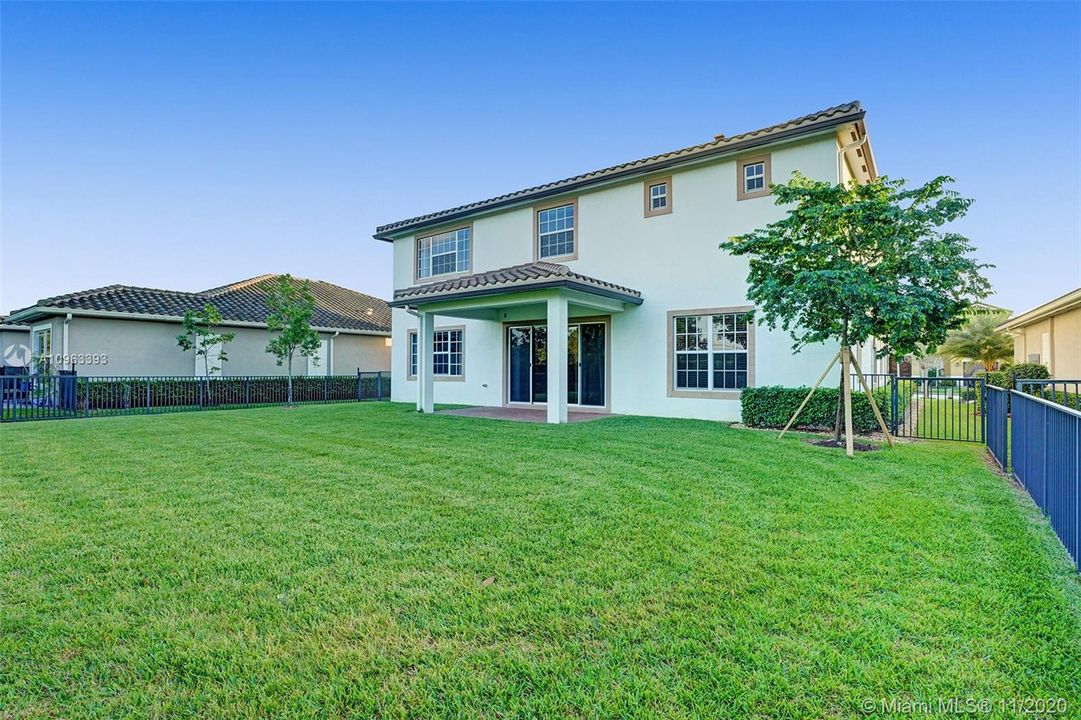 Recently Sold: $711,800 (5 beds, 4 baths, 3526 Square Feet)