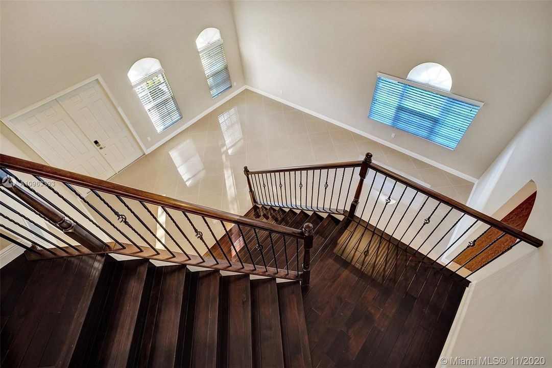 Recently Sold: $711,800 (5 beds, 4 baths, 3526 Square Feet)