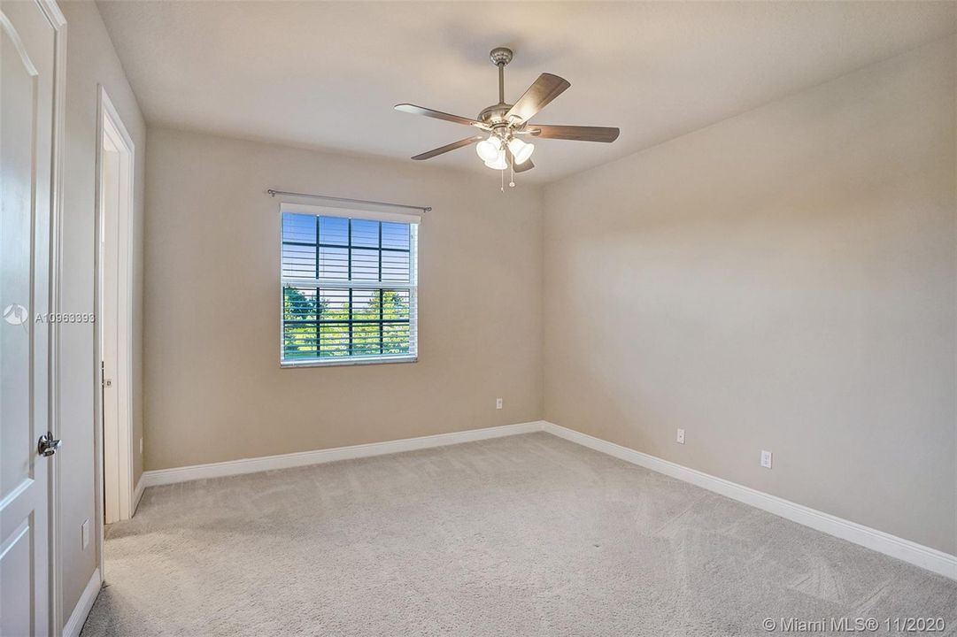 Recently Sold: $711,800 (5 beds, 4 baths, 3526 Square Feet)