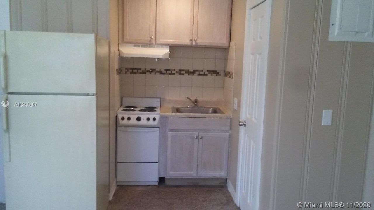 Recently Rented: $1,000 (0 beds, 1 baths, 525 Square Feet)