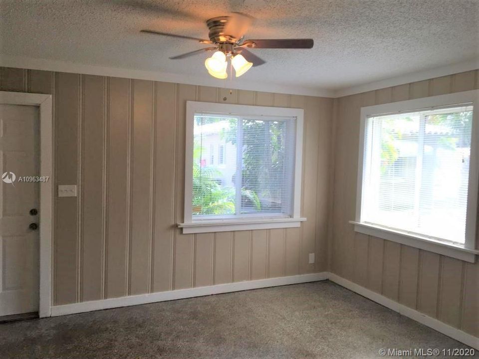 Recently Rented: $1,000 (0 beds, 1 baths, 525 Square Feet)