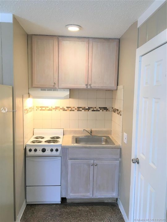 Recently Rented: $1,000 (0 beds, 1 baths, 525 Square Feet)