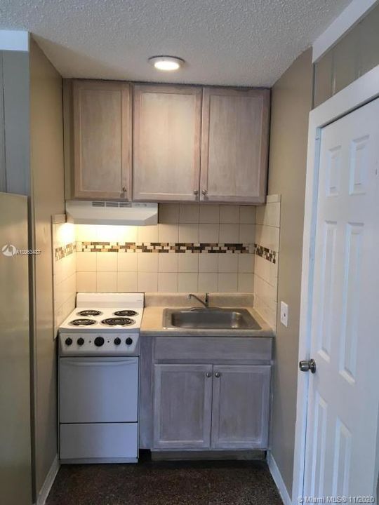 Recently Rented: $1,000 (0 beds, 1 baths, 525 Square Feet)