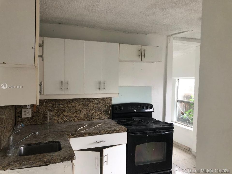 Recently Rented: $950 (2 beds, 1 baths, 1068 Square Feet)