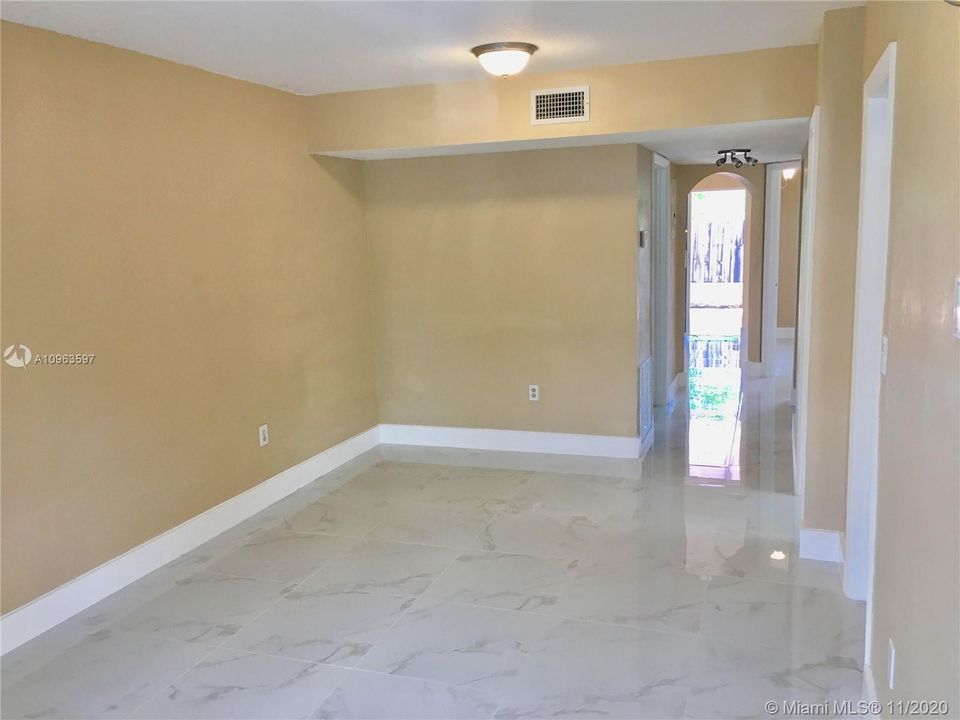 Recently Rented: $1,675 (2 beds, 2 baths, 900 Square Feet)