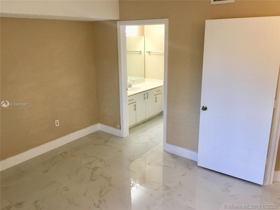 Recently Rented: $1,675 (2 beds, 2 baths, 900 Square Feet)