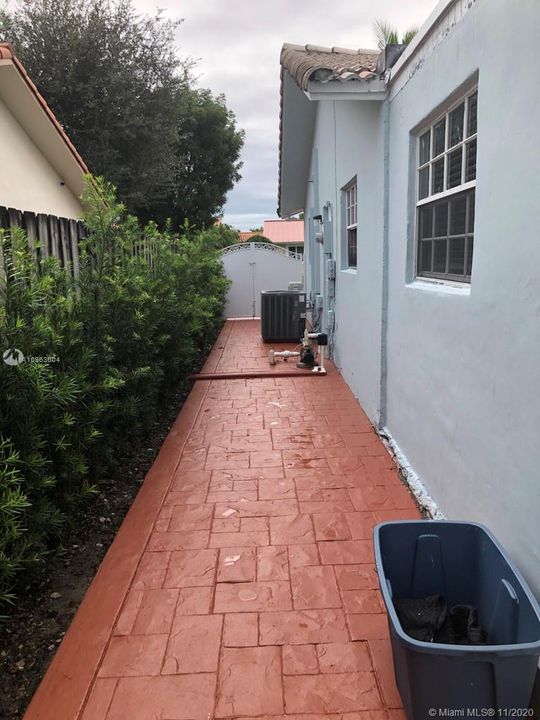 Recently Rented: $3,800 (4 beds, 2 baths, 2498 Square Feet)