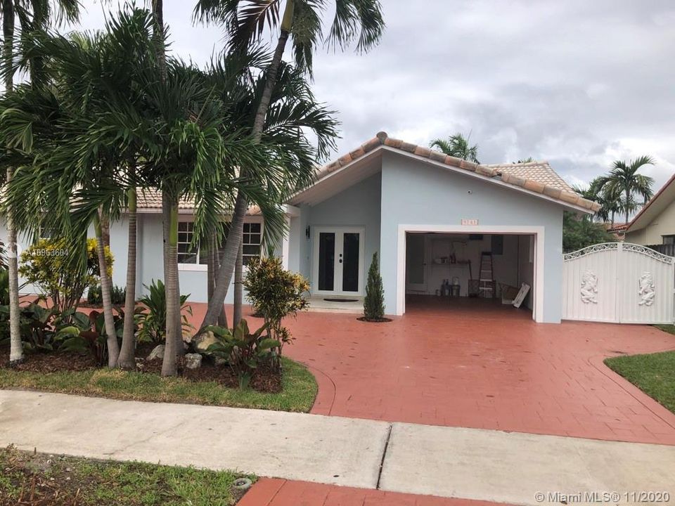 Recently Rented: $3,800 (4 beds, 2 baths, 2498 Square Feet)