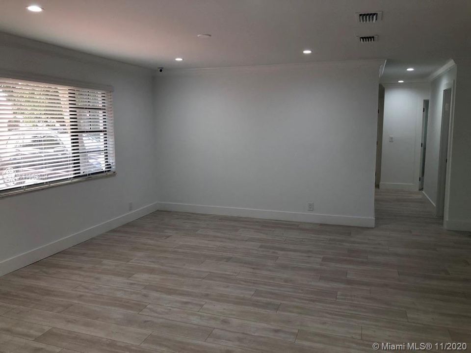 Recently Rented: $3,800 (4 beds, 2 baths, 2498 Square Feet)