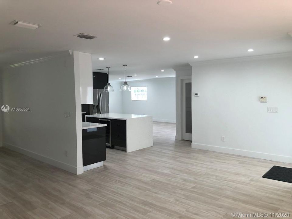 Recently Rented: $3,800 (4 beds, 2 baths, 2498 Square Feet)